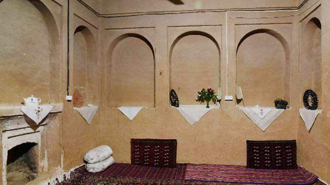 اقامتگاه بوم گردی جاوید نی‌ریز فضای داخلی اتاق ها