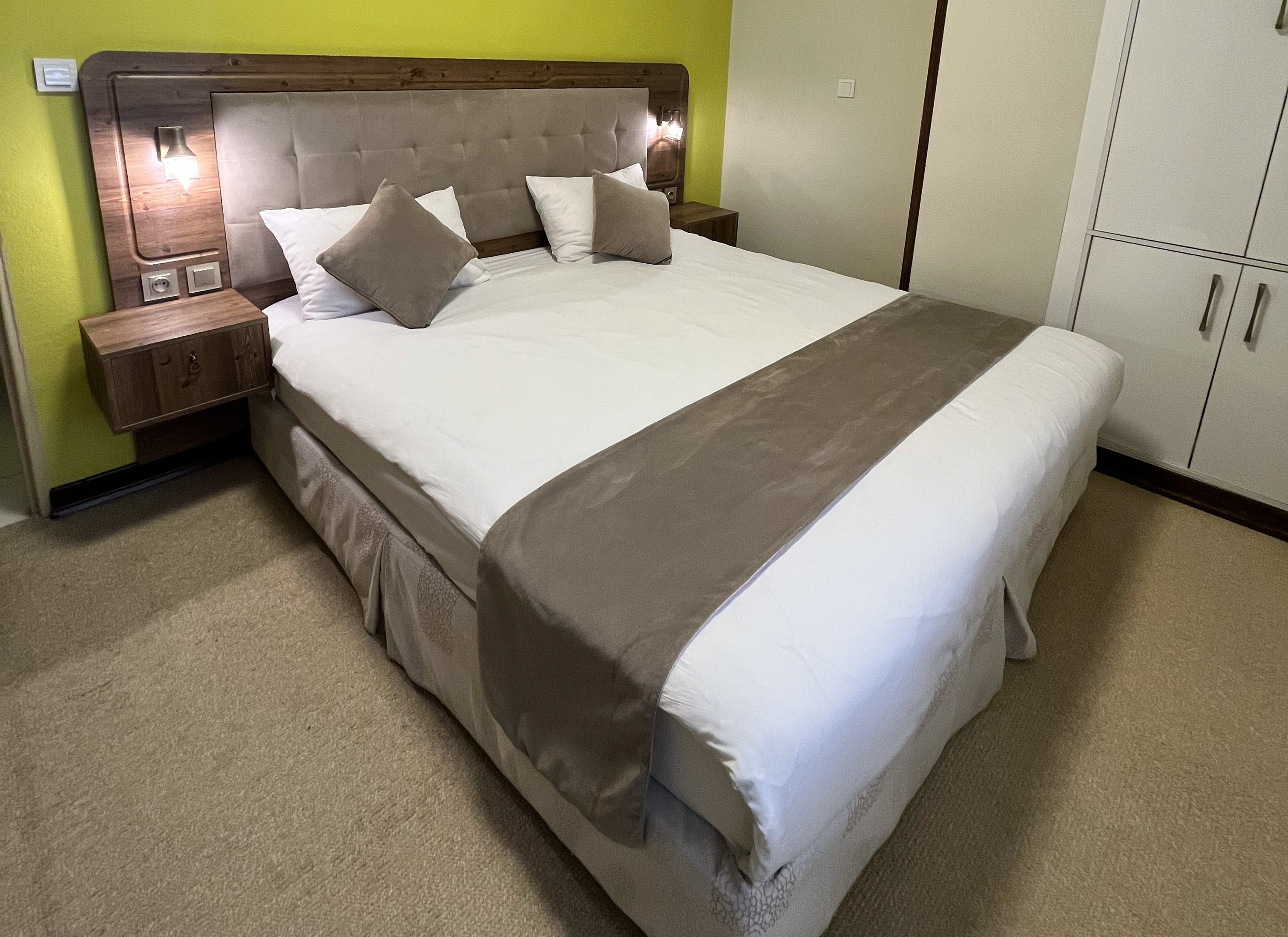 Matin Toranj Hotel