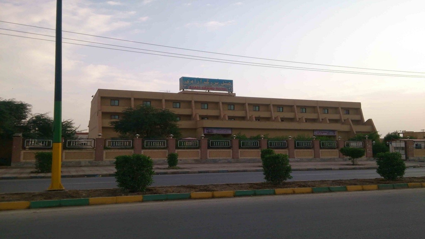 هتل آزادی ماهشهر نمای بیرونی هتل آزادی ماهشهر نمای بیرونی