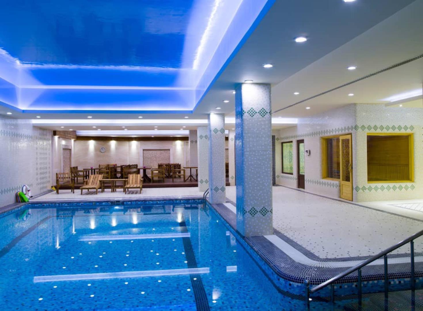 هتل زندیه شیراز استخر