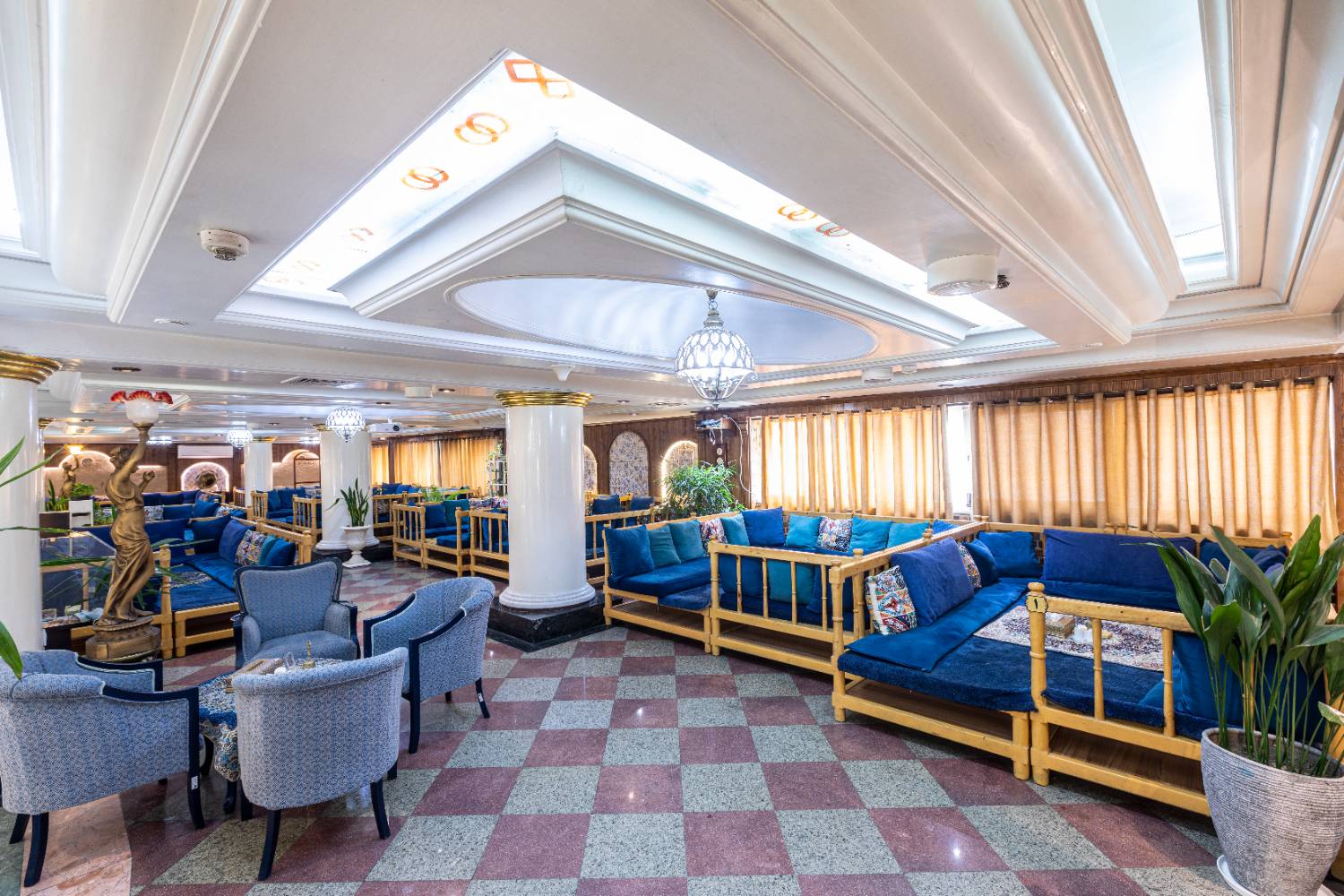 Ghasr International Hotel