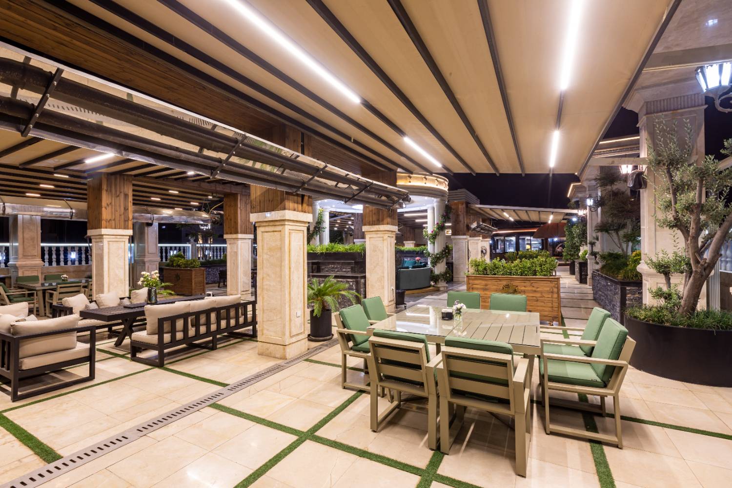 Ghasr International Hotel