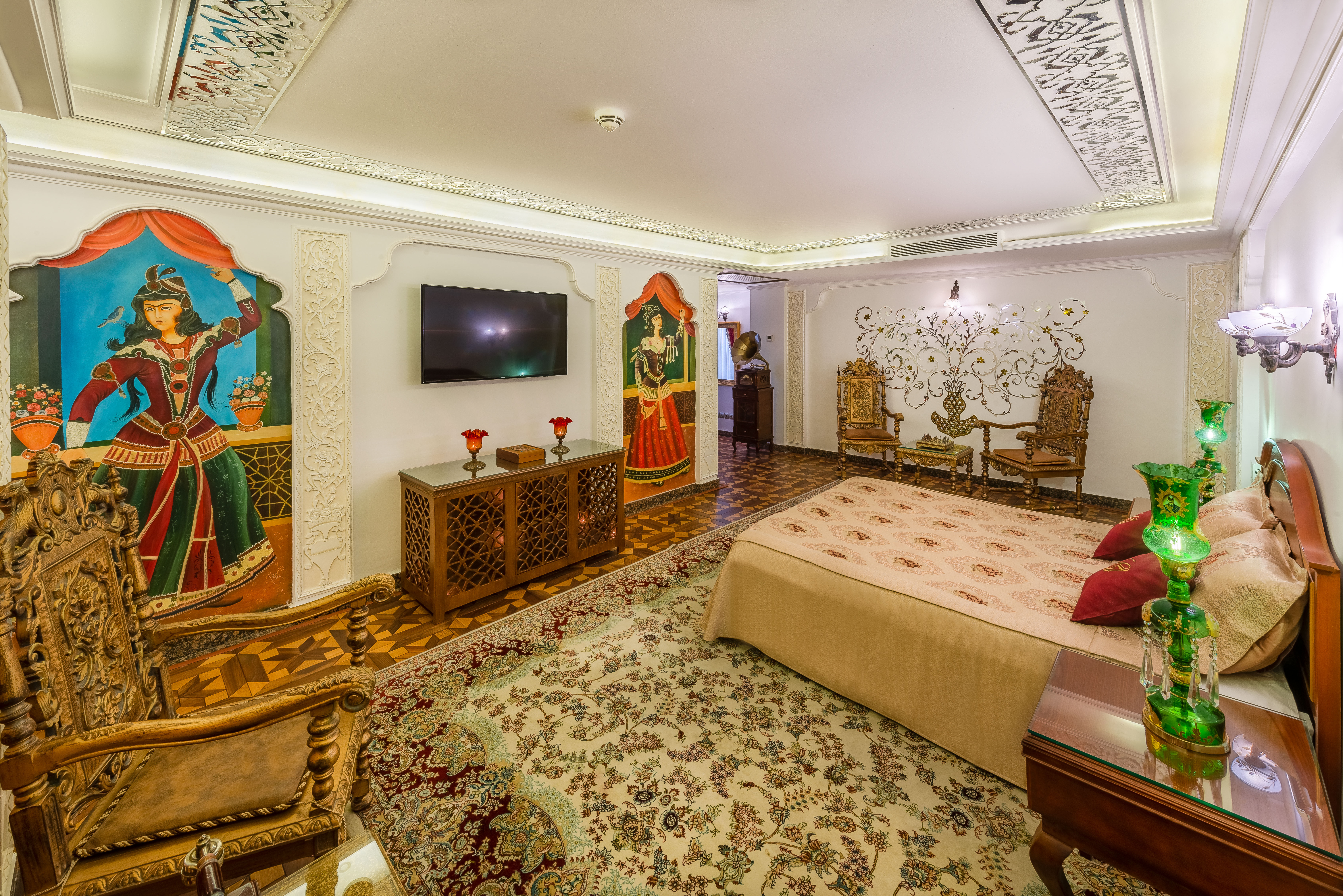 Golden Palace Hotel
