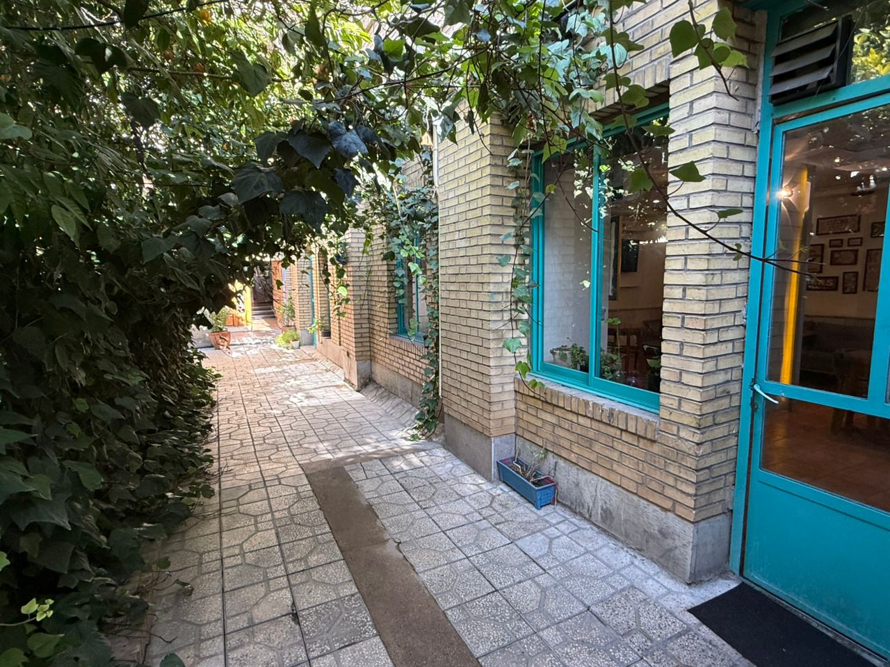 هتل داریوش شیراز فضای محوطه