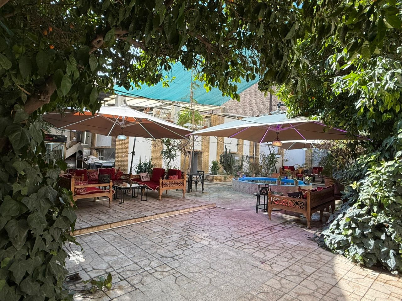 هتل داریوش شیراز فضای محوطه