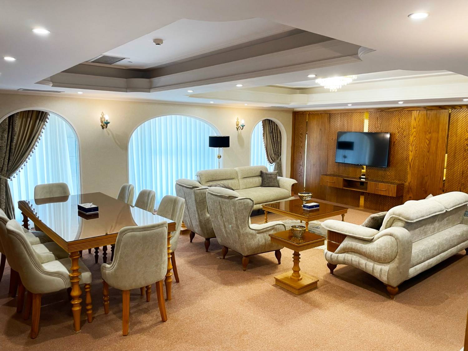 Khursheed-e-Hashtom Rauf Kowsar Hotel