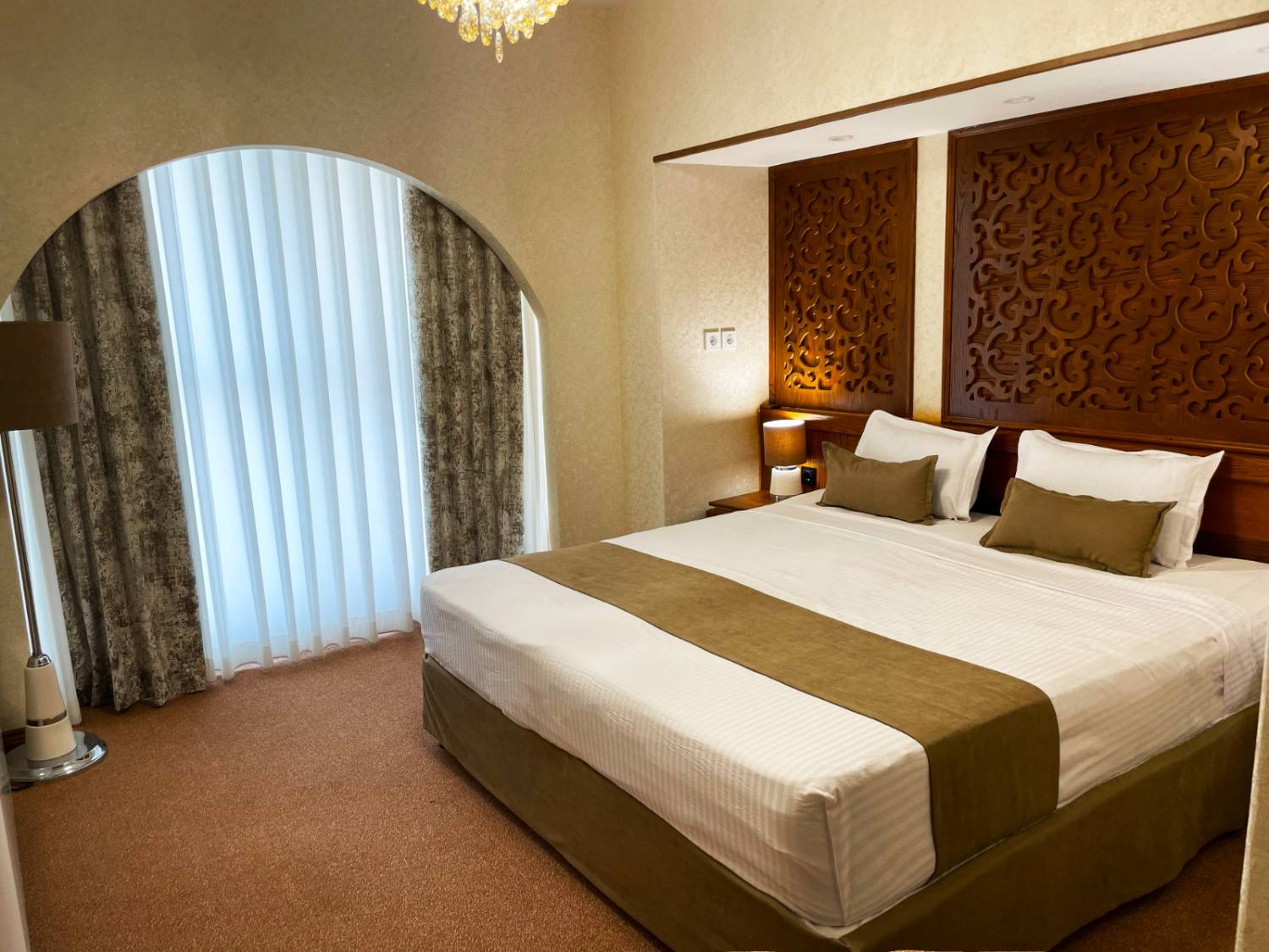Khursheed-e-Hashtom Rauf Kowsar Hotel