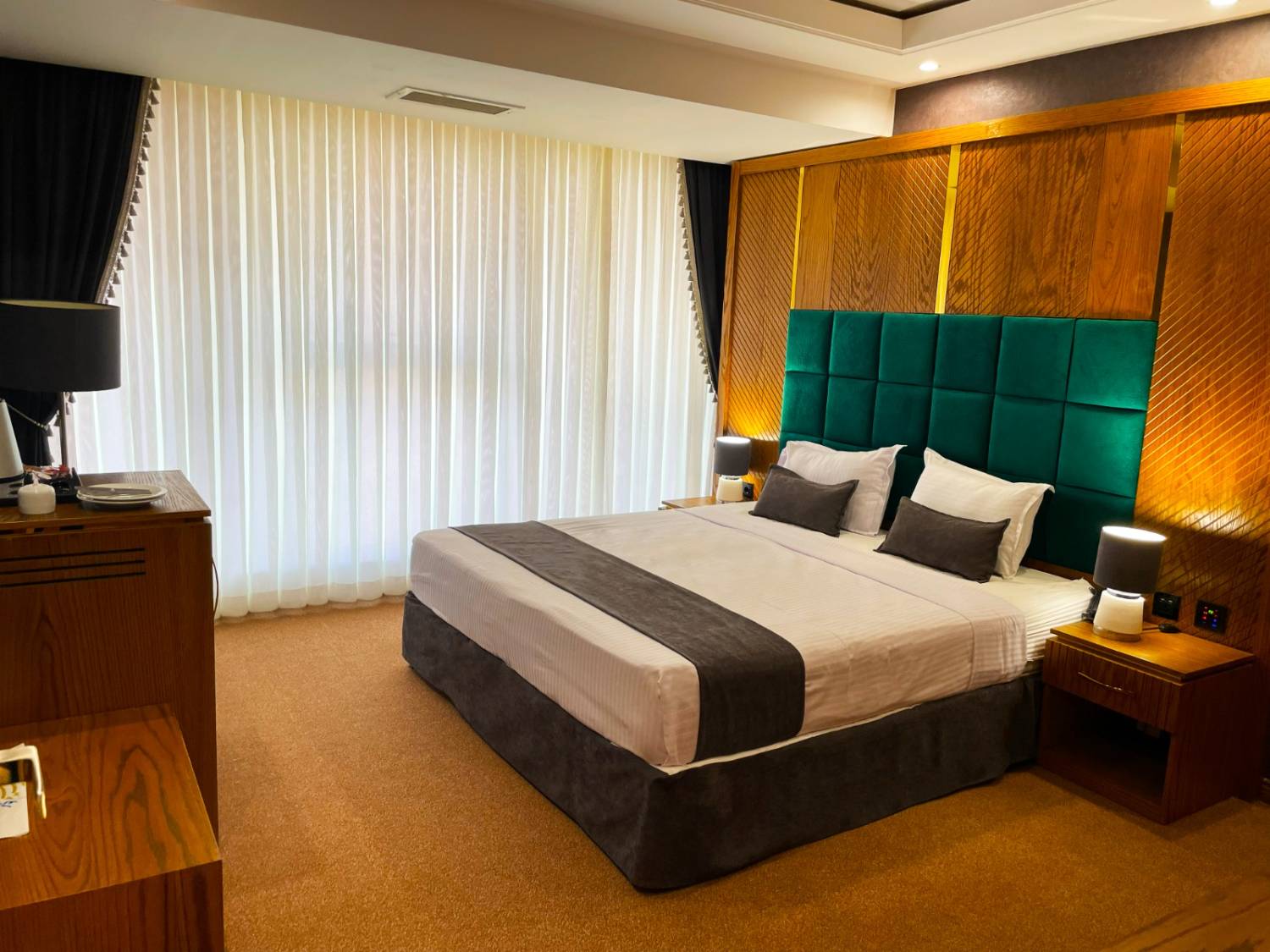 Khursheed-e-Hashtom Rauf Kowsar Hotel