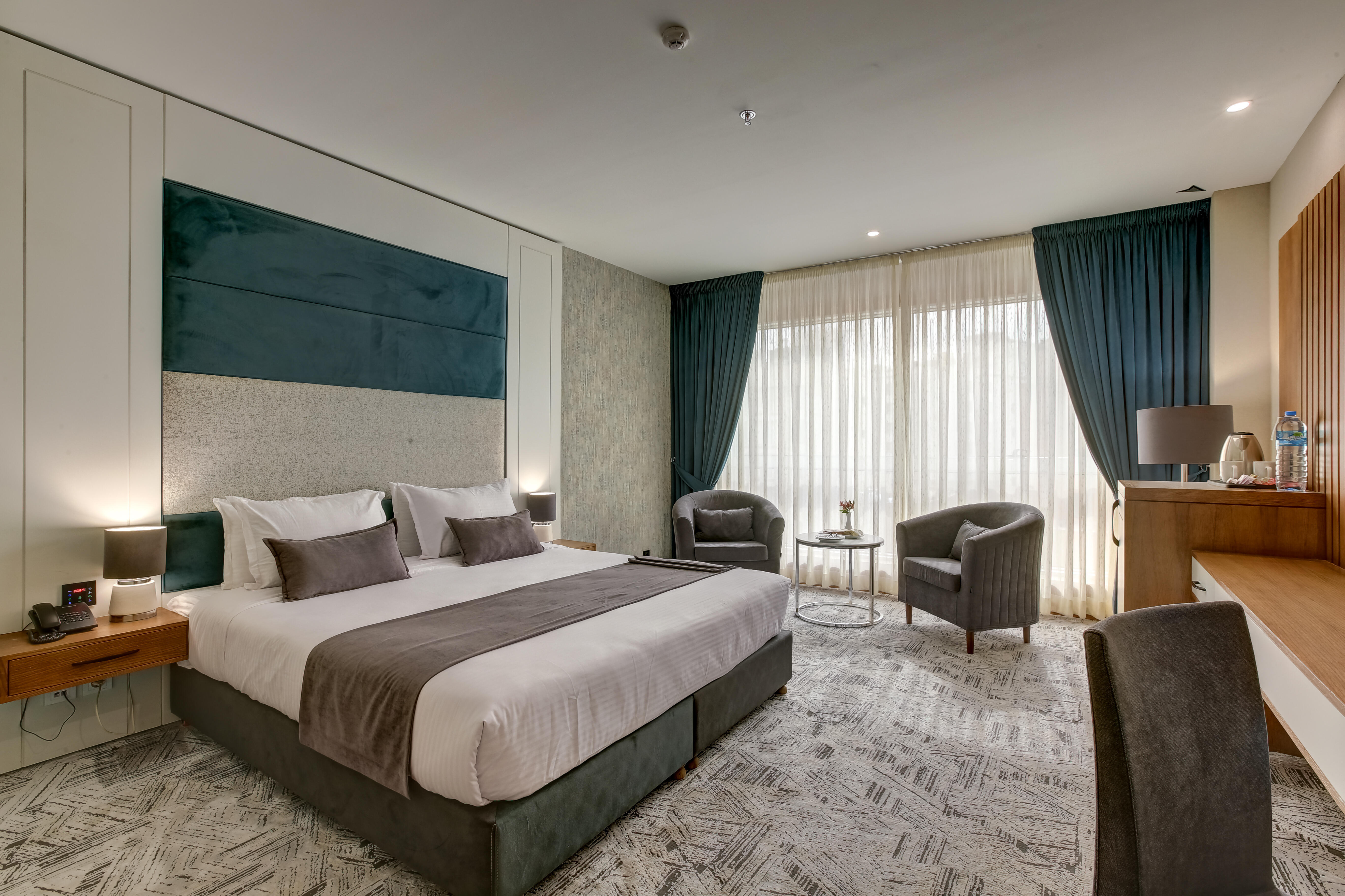 Khursheed-e-Hashtom Rauf Kowsar Hotel