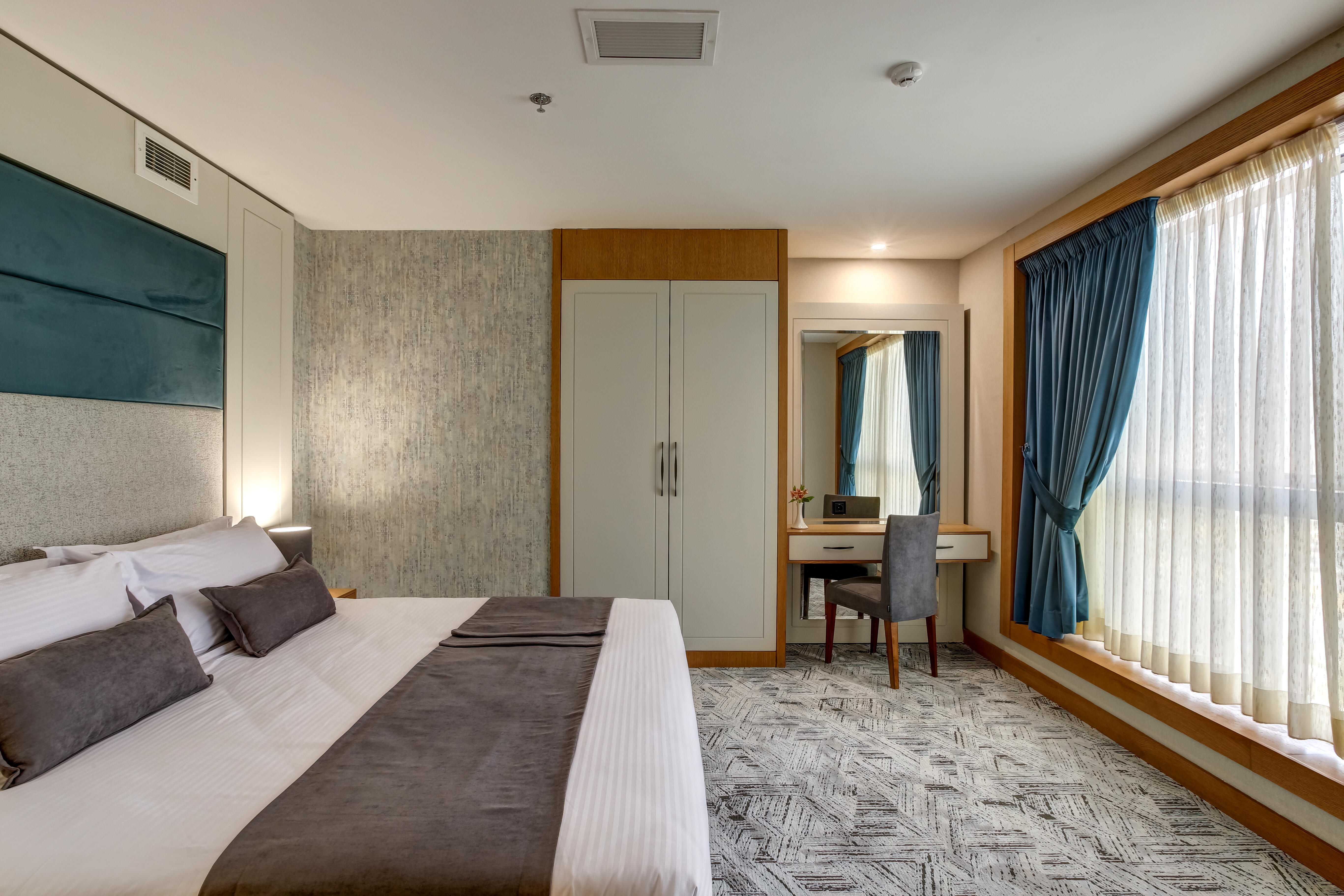 Khursheed-e-Hashtom Rauf Kowsar Hotel