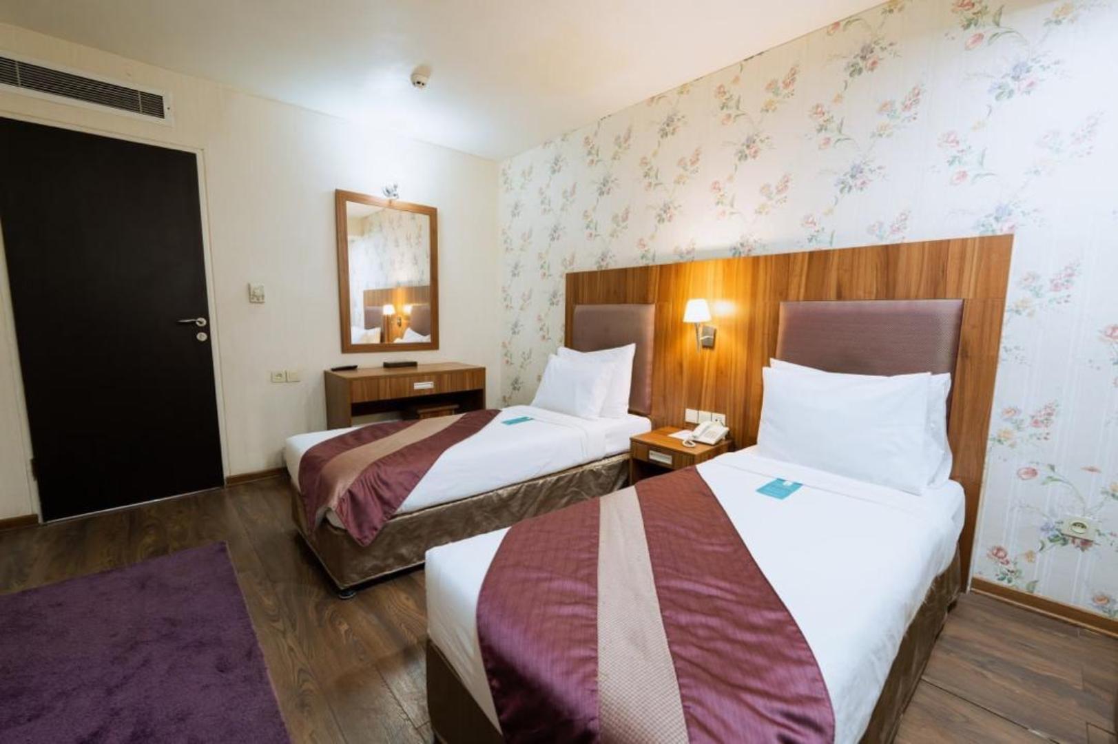 هتل پارسیان شیراز فضای داخلی اتاق‌ها