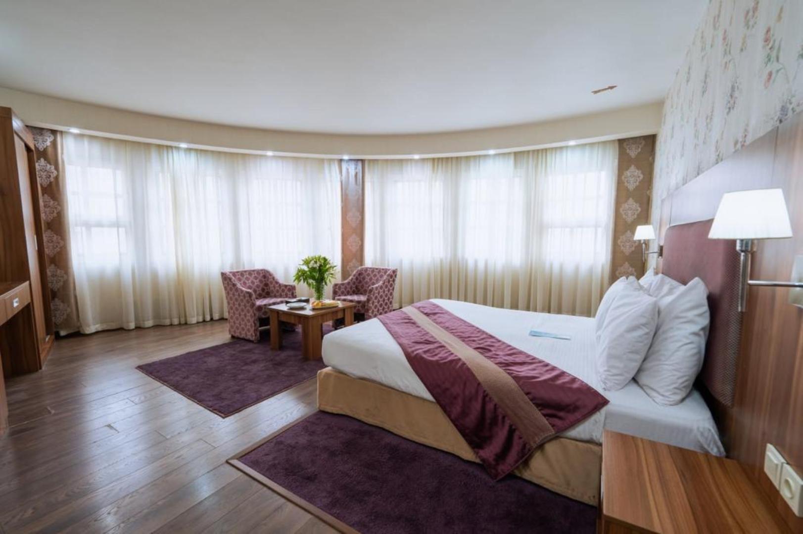 هتل پارسیان شیراز فضای داخلی اتاق‌ها