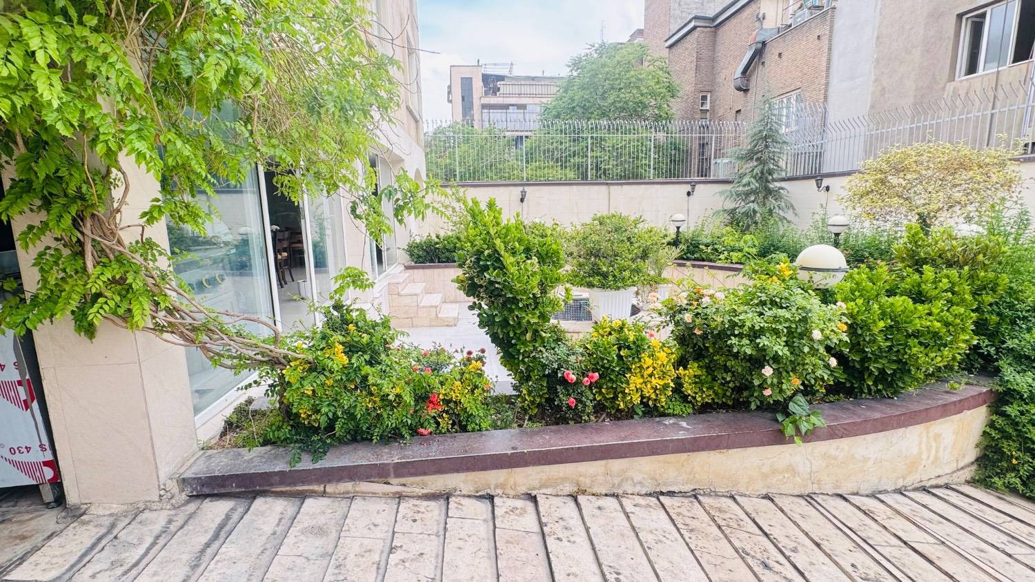 Respina, Tehran