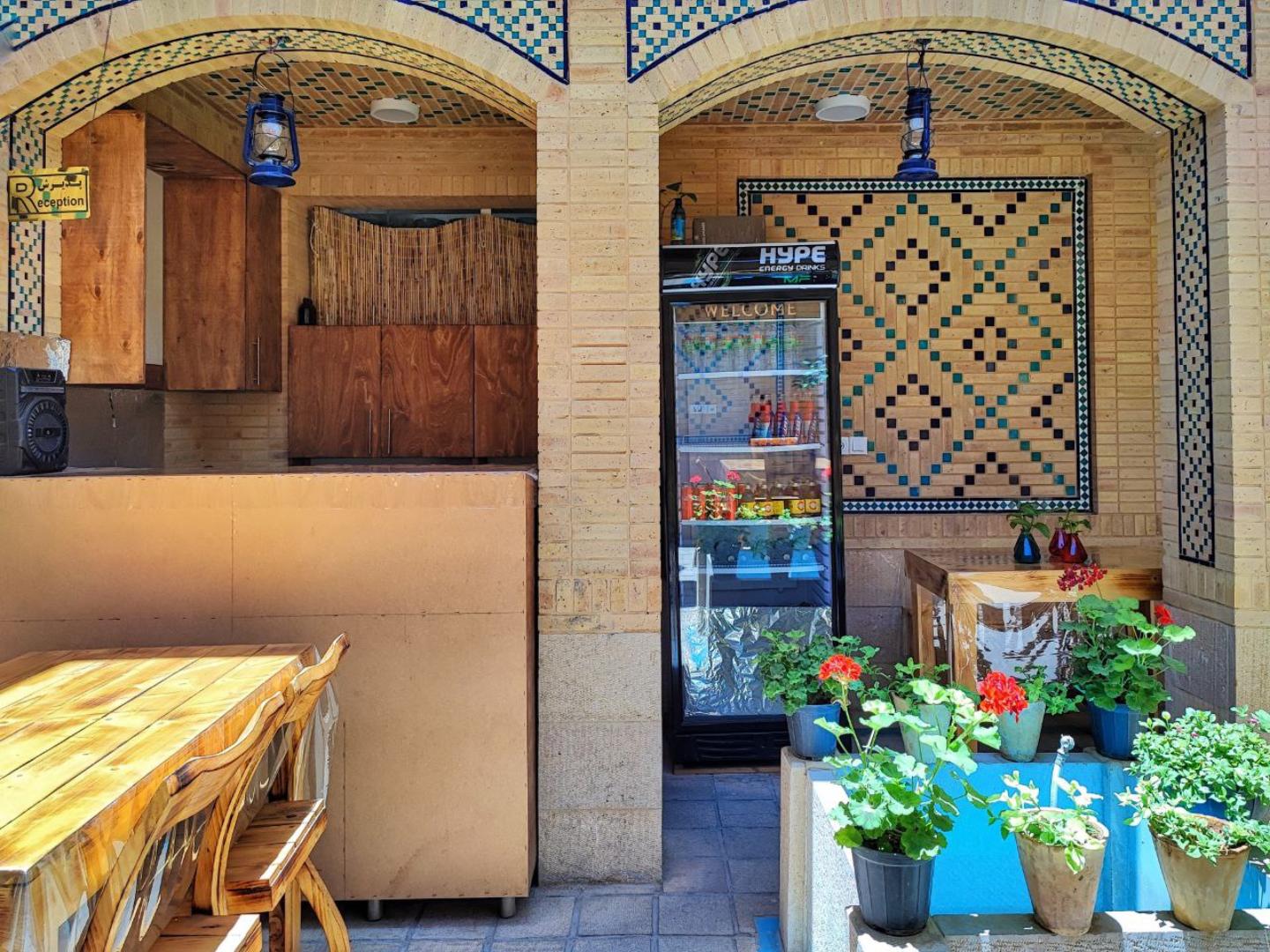 Ataoldoleh, Shiraz
