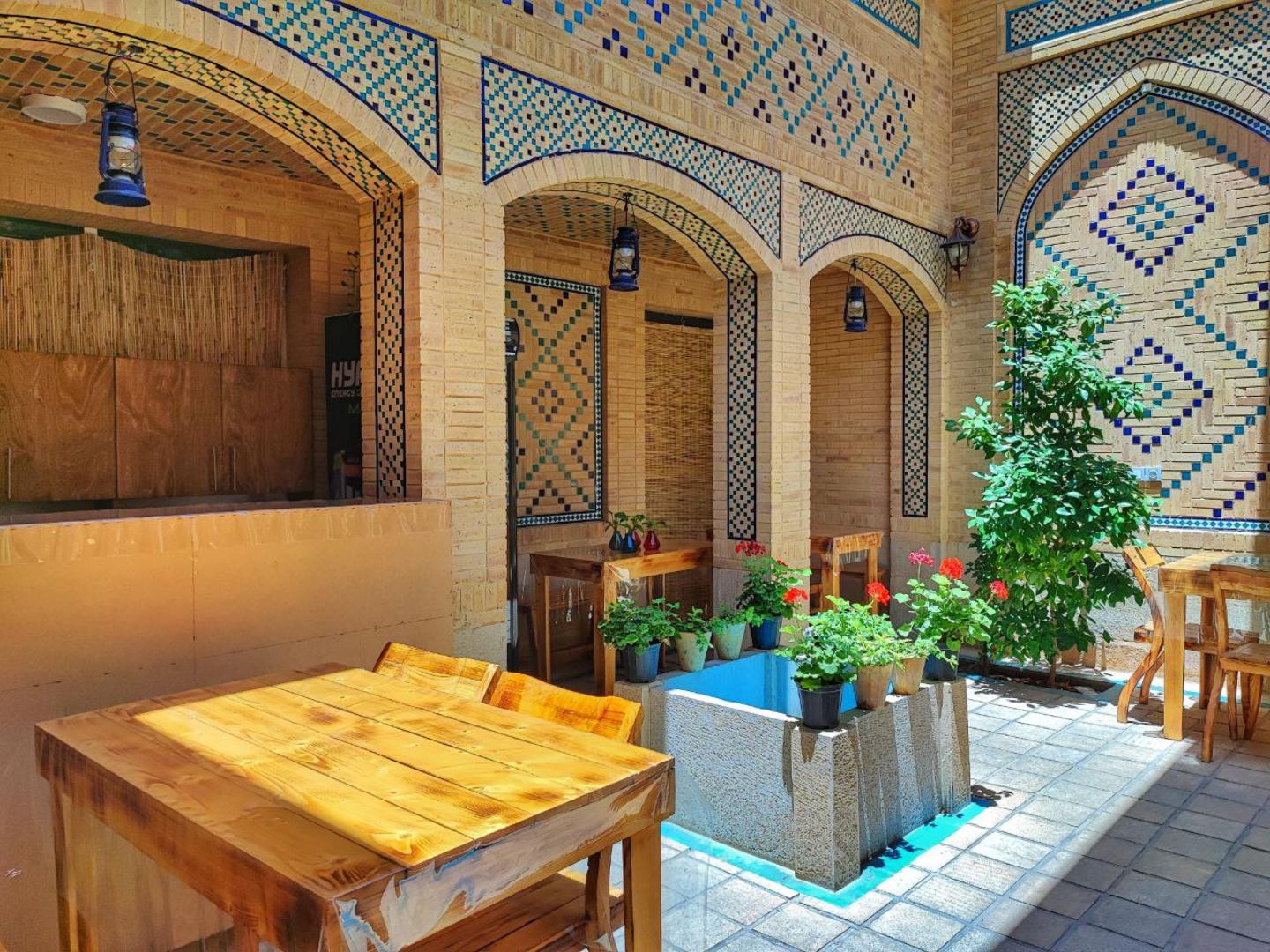 Ataoldoleh, Shiraz