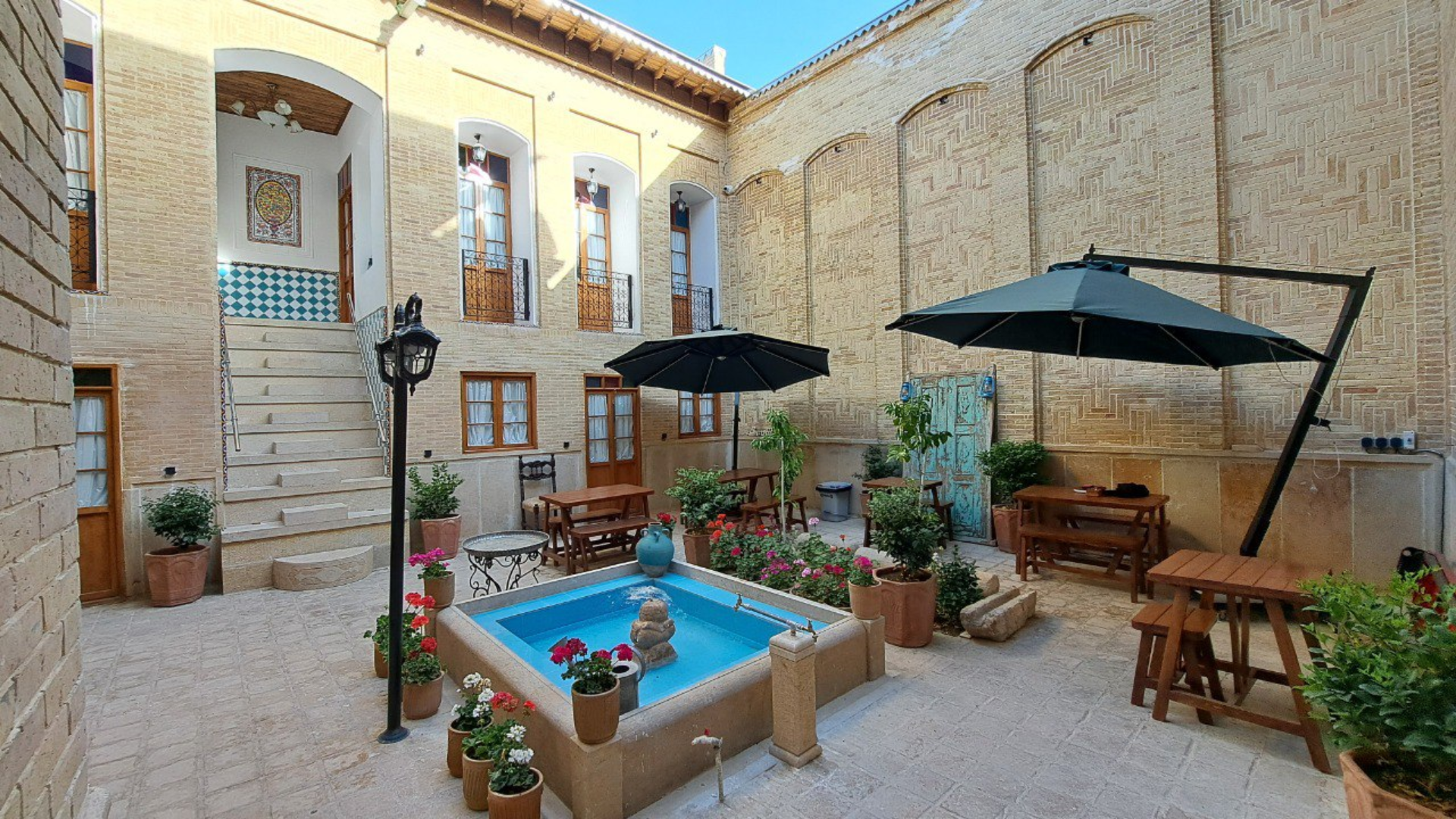 Tavousi, Shiraz