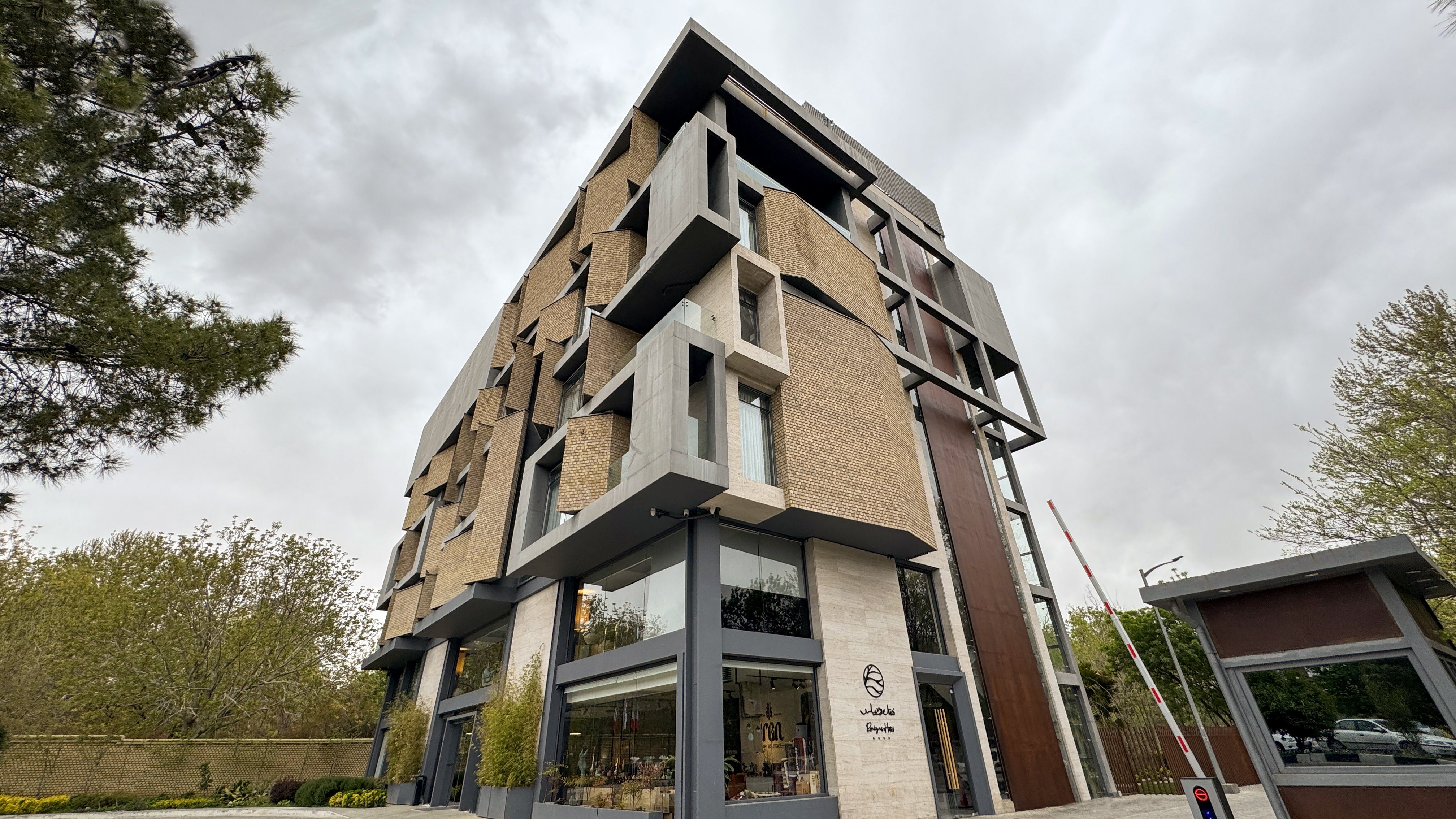 هتل رونیاس شیراز نمای بیرونی