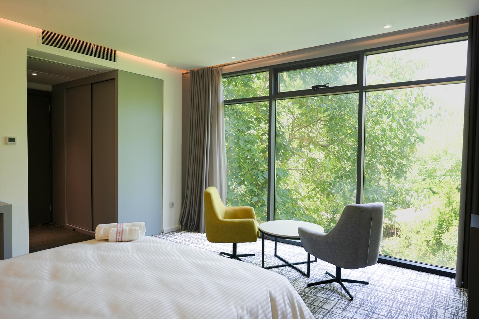 هتل رونیاس شیراز فضای داخلی اتاق‌ها