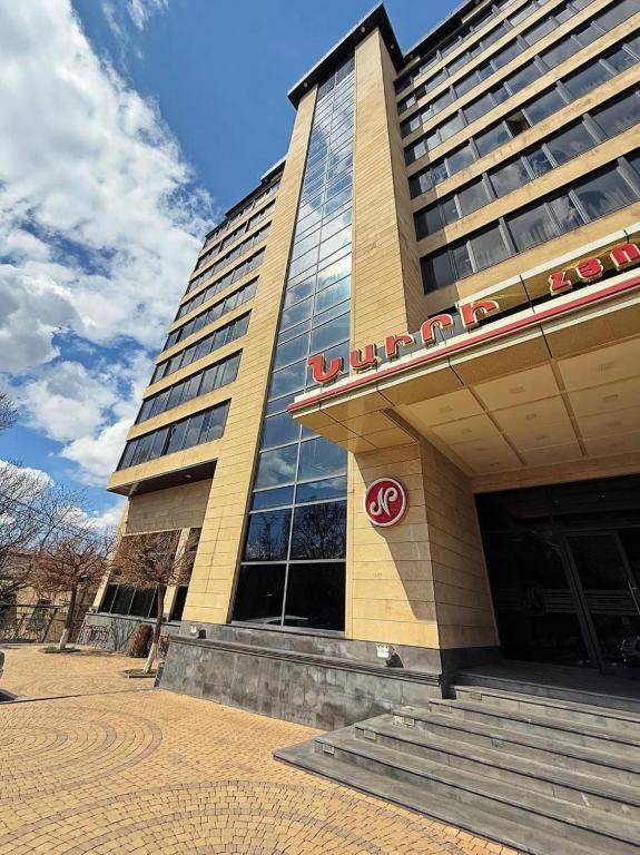 Nairi Hotel