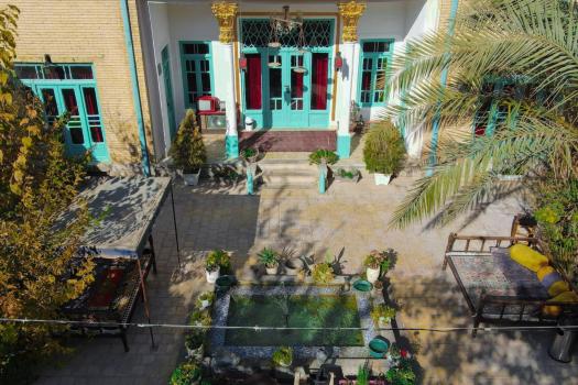 اقامتگاه بوم‌گردی سرای سنتی هاتف اصفهان فضای محوطه