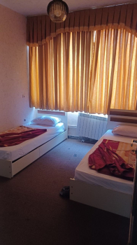 مهمانسرا پاییز اردبیل اتاق دو تخته بدون سرویس بهداشتی اختصاصی