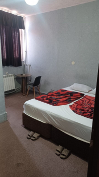 مهمانسرا پاییز اردبیل اتاق دو تخته با سرویس بهداشتی اختصاصی