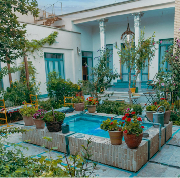 اقامتگاه سنتی منزل یزدان اصفهان فضای محوطه