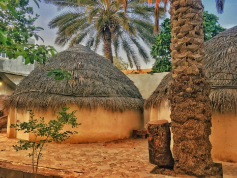 مهمانسرا دنج بندرهرمز فضای محوطه