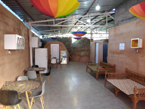 مهمانسرا دنج بندرهرمز فضای محوطه