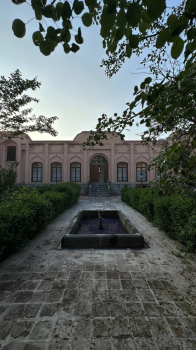 اقامتگاه سنتی خانه تاریخی صادقی اردبیل فضای محوطه