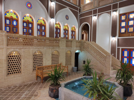 اقامتگاه شمسه آران و بیدگل محوطه بیرونی