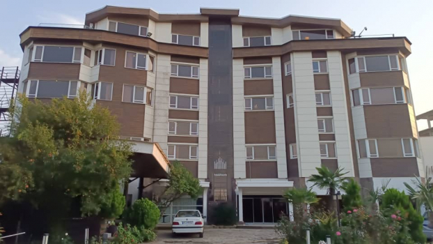 هتل‌ آپارتمان اسپینل محمودآباد نمای بیرونی