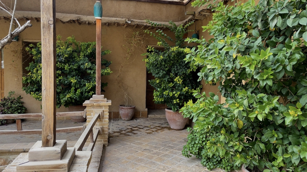 اقامتگاه بوم‌گردی لیرک استان فارس فضای محوطه