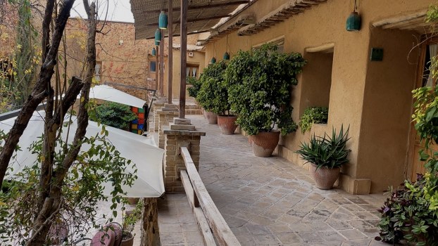 اقامتگاه بوم‌گردی لیرک استان فارس فضای محوطه