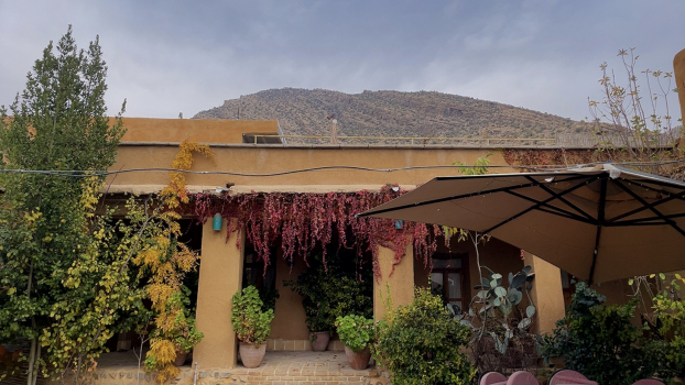 اقامتگاه بوم‌گردی لیرک استان فارس فضای محوطه