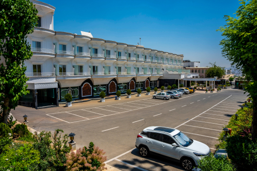 هتل بزرگ ارم تهران نمای بیرونی