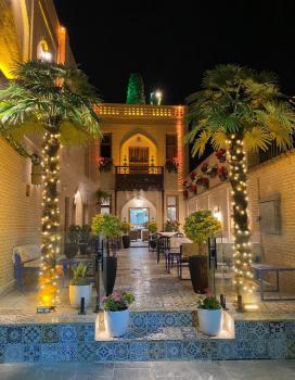 هتل آپارتمان پارتیکان اصفهان فضای محوطه