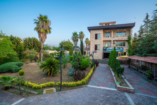 هتل الماس عباس‌آباد محوطه بیرونی