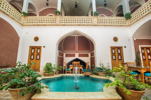 اقامتگاه سنتی بابا افضل کاشان اقامتگاه سنتی بابا افضل کاشان فضای داخلی اقامتگاه 1