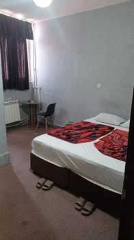 مهمانسرا پاییز اردبیل اتاق دو تخته با سرویس بهداشتی اختصاصی