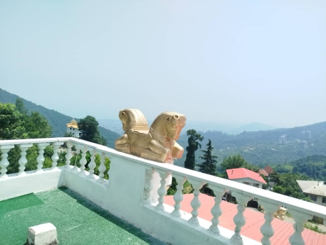 خانه مسافر دلمون رامسر محوطه بیرونی