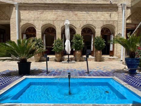 اقامتگاه سنتی ونوشک کرمانشاه فضای محوطه