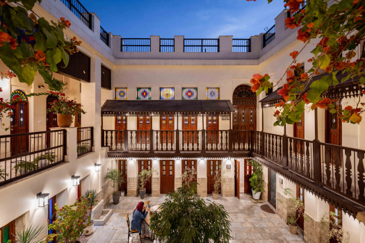 اقامتگاه سنتی دنسه ریحان بندربوشهر محوطه بیرونی