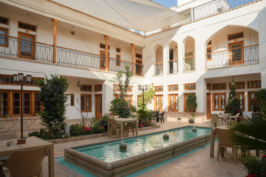 هتل ساباط اصفهان فضای محوطه بیرونی