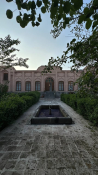 اقامتگاه سنتی خانه تاریخی صادقی اردبیل فضای محوطه