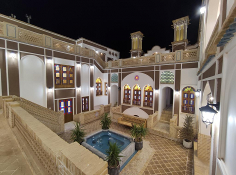 اقامتگاه شمسه آران و بیدگل محوطه بیرونی