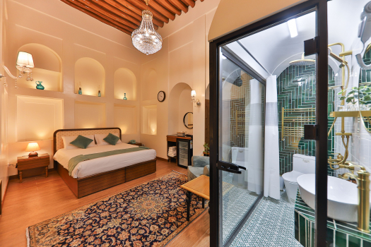 اقامتگاه سنتی آریانا مهر کرمانشاه اتاق دو تخته دابل حریر