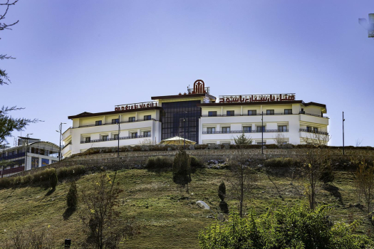 هتل پارسیان آزادی یاسوج نمای بیرونی 2