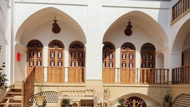 اقامتگاه سنتی گیواک کاشان اقامتگاه سنتی گیواک کاشان فضای داخلی اقامتگاه ۱