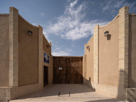 اقامتگاه سنتی عمارت قجری ابرکوه نمای بیرونی